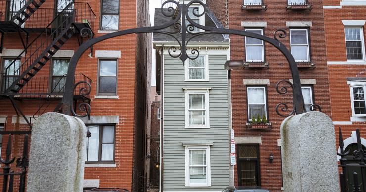 A surpreendente história da casa “delgada” de Boston: tem apenas 3,5 metros de largura