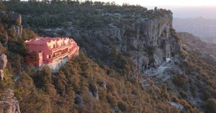 O melhor hotel do mundo para ver as estrelas está “pendurado” numa ravina no México 