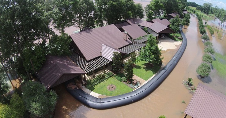 Aquadam: a solução "pirosa" que salvou uma casa e que toda a gente quer para escapar às inundações