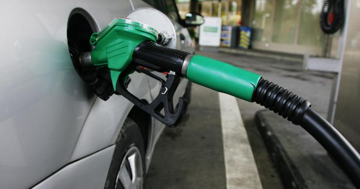 Maior produtor de petróleo do mundo quer duplicar preço da gasolina