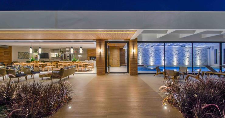 Casas de sonho: uma cozinha que quase "mergulha" na piscina