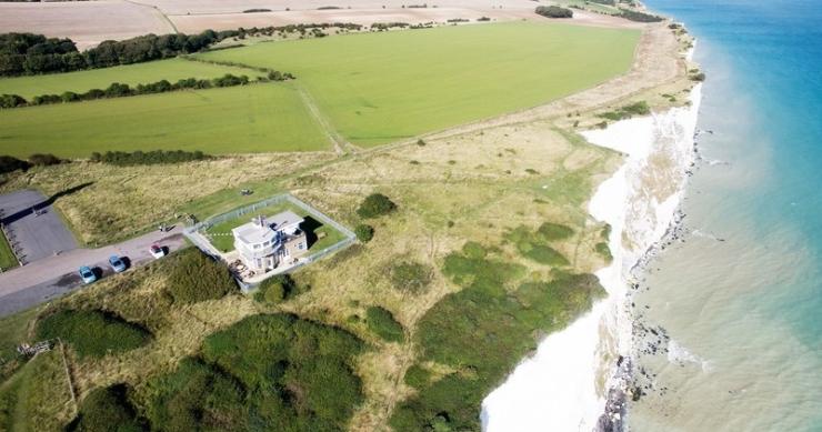 Vistas infinitas? Sim, nestas casas de luxo que desafiam o medo das alturas