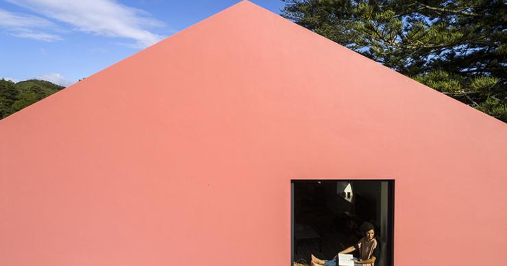 De estábulo histórico a casa de design cor de rosa: um refúgio para descobrir nos Açores