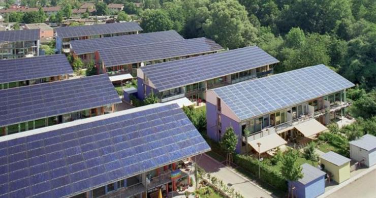 Um projeto do arquiteto Rolf Disch Esta “villa” solar na Alemanha produz quatro vezes mais eletricidade do que consome