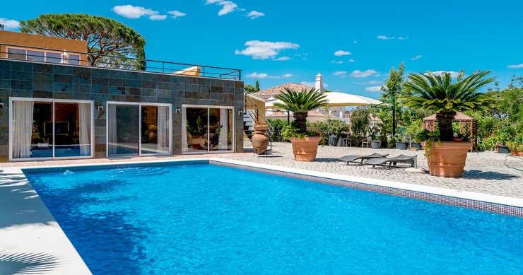 This luxury property in Portugal makes the most of its outside area / Luximo's Christie's