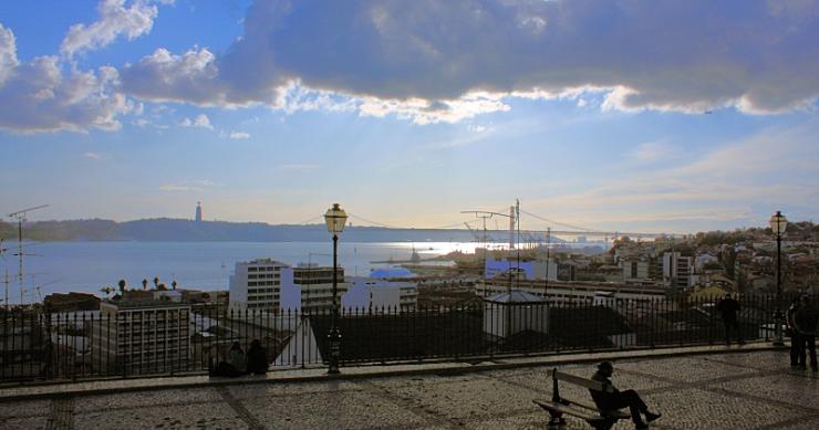 Miradouro de Sta. Catarina em Lisboa fechado para obras todo o verão