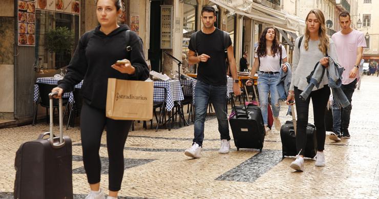 Votação das propostas para alterar o regime de Alojamento Local adiada para terça-feira