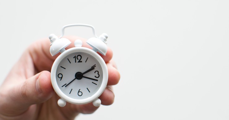 Mudança de hora comunicada por Portugal à UE: relógios atrasam no domingo