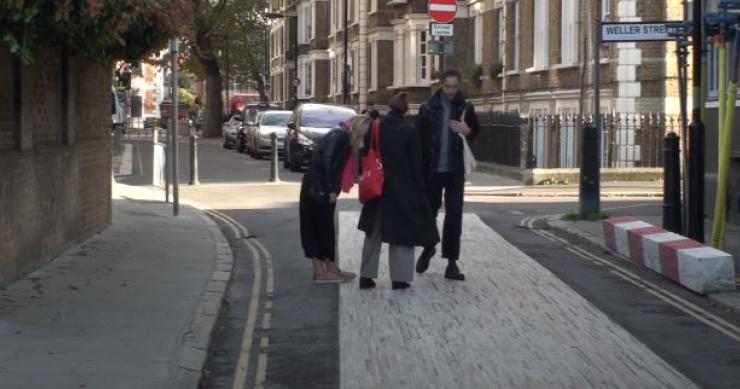 Rua de Londres revestida com 40 toneladas de mármore português