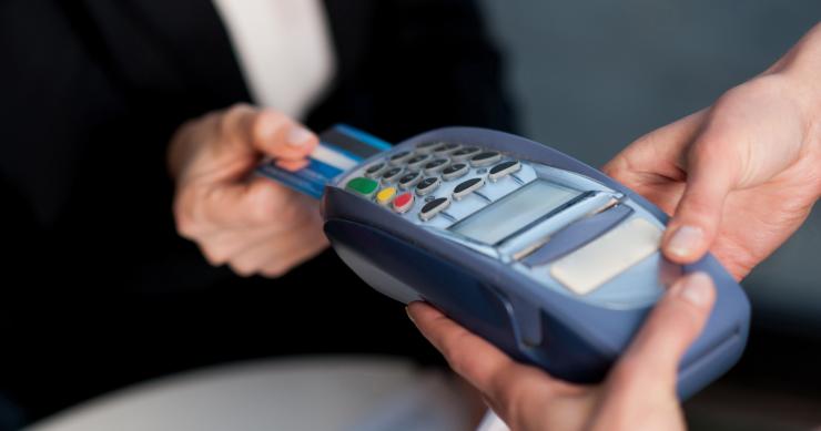 Bancos ganharam 132,1 milhões em 2017 com cartões de débito, pré-pagos e de crédito