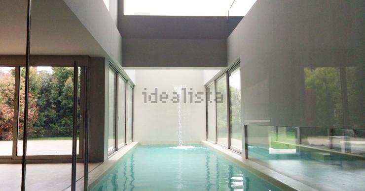 A piscina com cascata