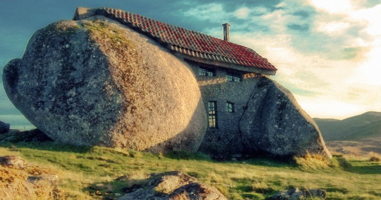 Casa do Penedo in Portugal / Wikipedia