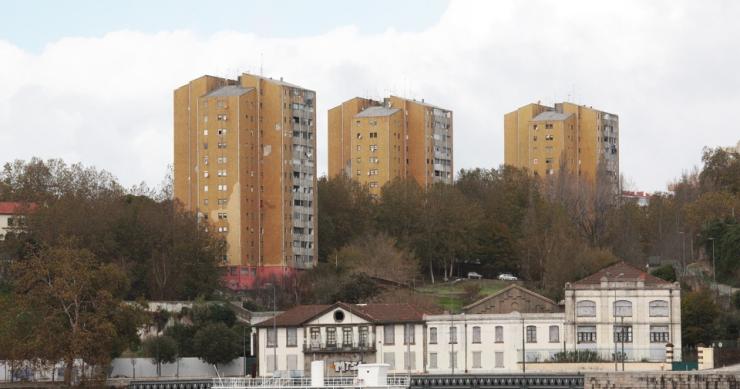 Bairro do Aleixo fica sem gente em maio… e torres vão ser “desmontadas”