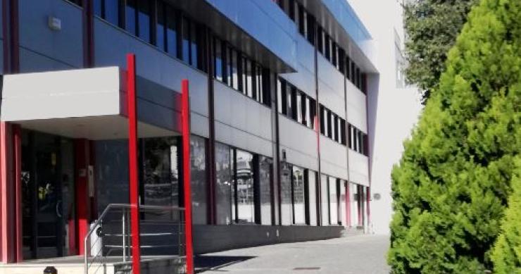 Há um imóvel com 5.200 m2 à procura de novos donos em Carnaxide 
