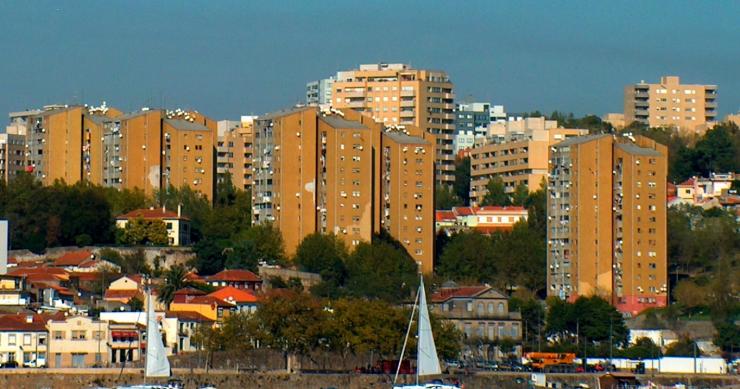 Torres do Aleixo no Porto já estão a ser desmontadas - bairro vai desaparecer