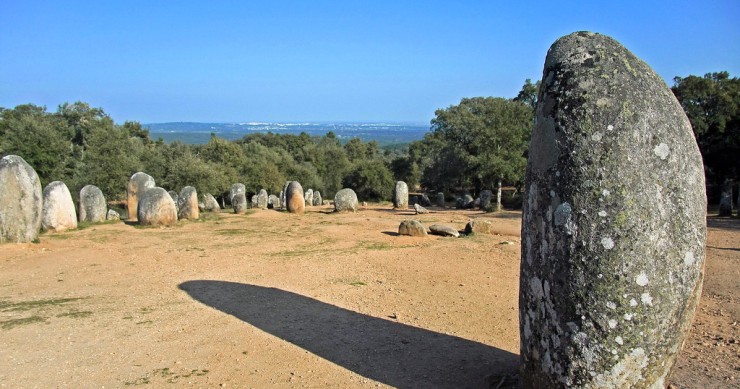 Almendres Cromlech megalithic monument in Portugal / portuguese_eyes/Flickr