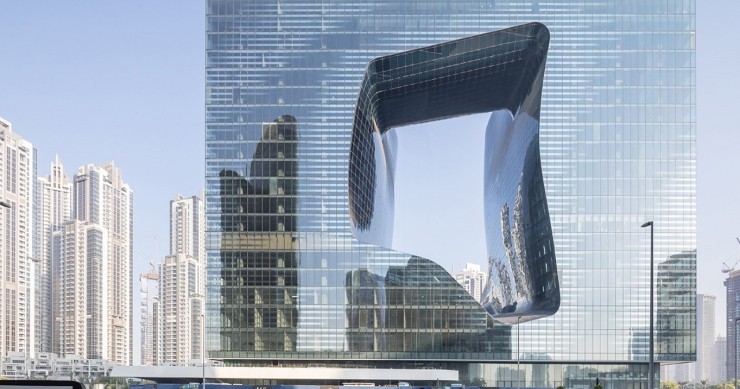 O edifício com um buraco no centro