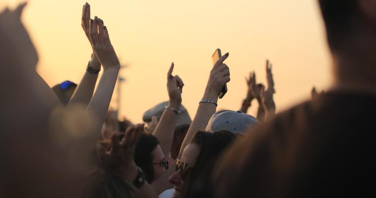 A festa e o “ruído” do verão chegaram ao teu bairro? Eis o que tens de fazer para dormires em paz