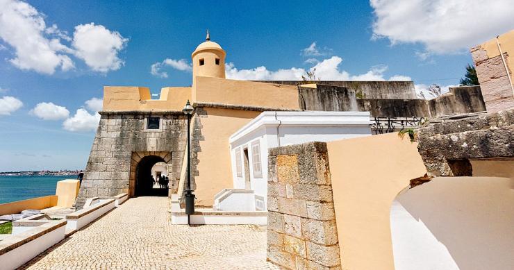 “Forte de Salazar” está à venda – e antiga sede dos espiões também (entre outros imóveis do Estado)