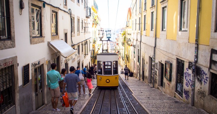 Proprietários, inquilinos e mediadores juntos contra novo congelamento das rendas em Portugal