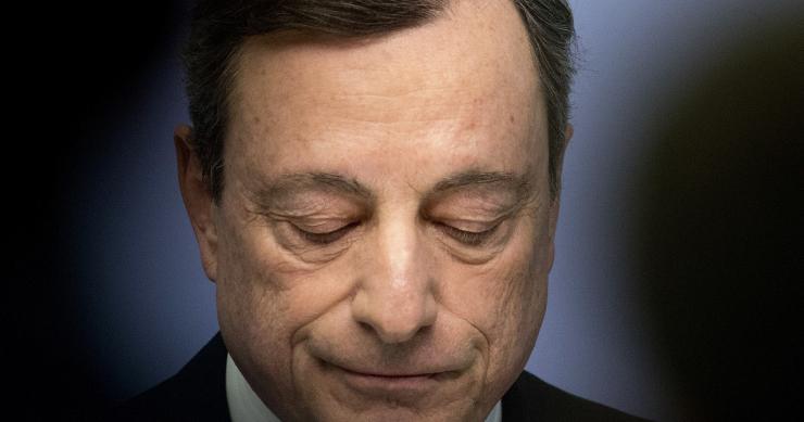 Mario Draghi diz que é hora dos governos também ajudarem a economia