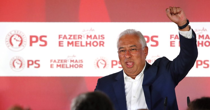 Costa vence eleições, com PS mais forte, mas a precisar da 'geringonça' - imobiliário segue em linha