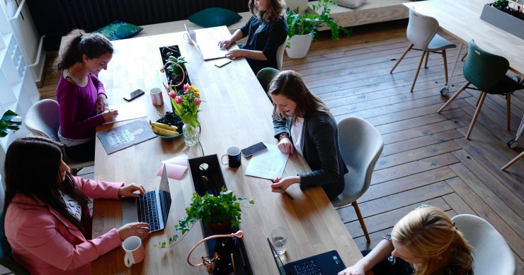 Espaços de trabalho a mudar: flexibilidade e localização são “reis” e retêm talento (mas há mais)