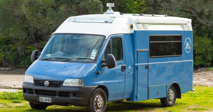 Ivan, uma ambulância antiga transformada numa minicasa de luxo sobre rodas