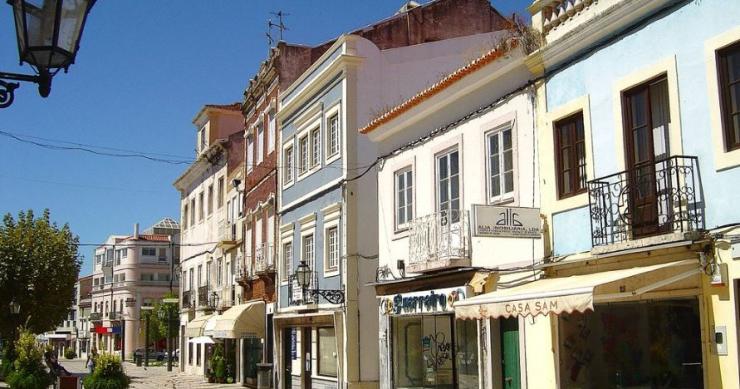 Margem Sul a descolar: dois lotes de terreno para construção nova à venda no Montijo 