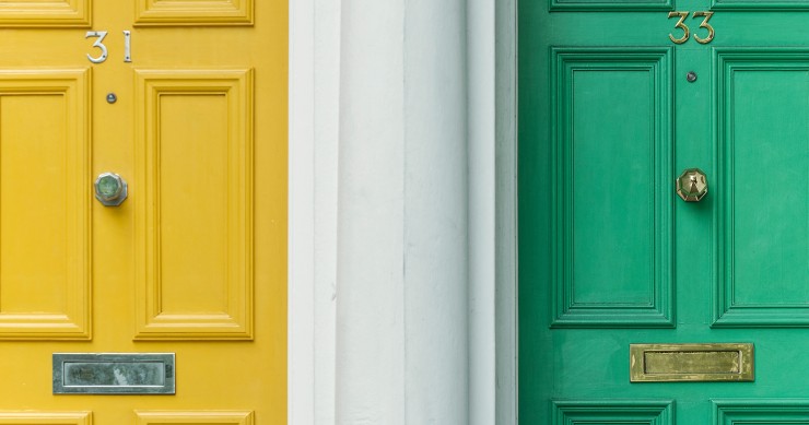 Vender uma casa e comprar outra ao mesmo tempo – explicamos como