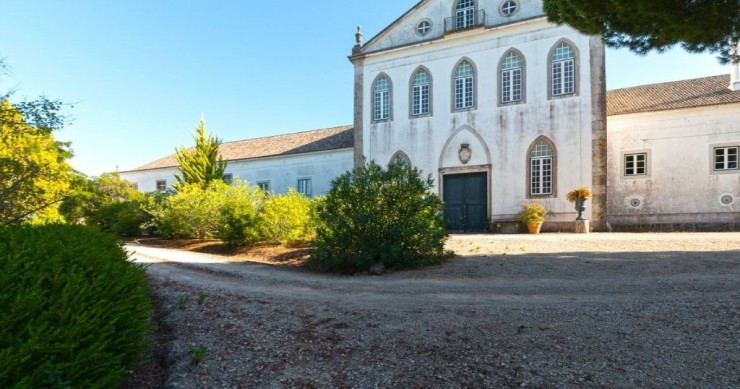 A spectacular palace is for sale in Portugal