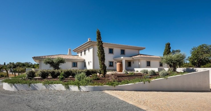 This large villa is for sale in the Algarve