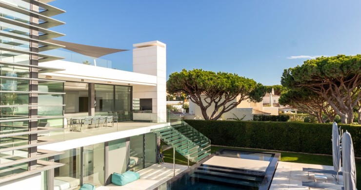 Esta villa de lujo en el complejo de golf Vale do Lobo está a la venta 