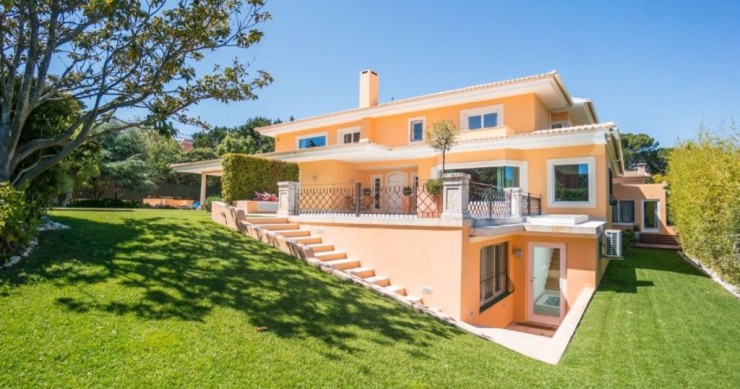 This luxurious villa is for sale in Portugal