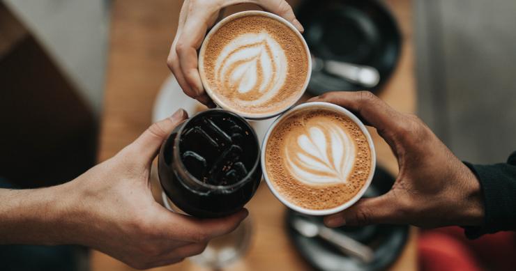 Pausas para café ou fumar no horário de trabalho podem (ou não) ser descontadas em Portugal?