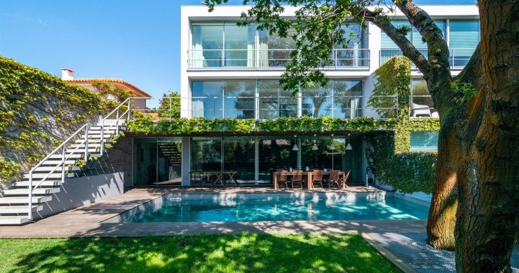 This bright, modern villa is for sale in Porto