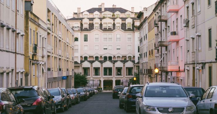 Há que pagar o seguro do carro, se está estacionado, sem circular, por causa da pandemia?