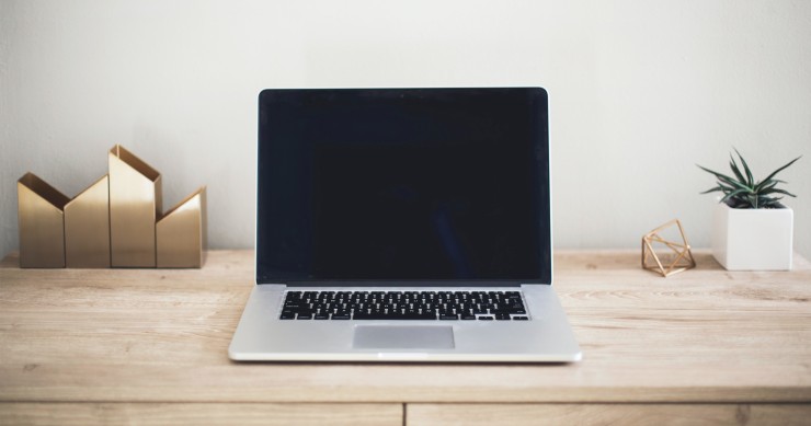 Quero comprar um computador num site estrangeiro: que cuidados devo ter?