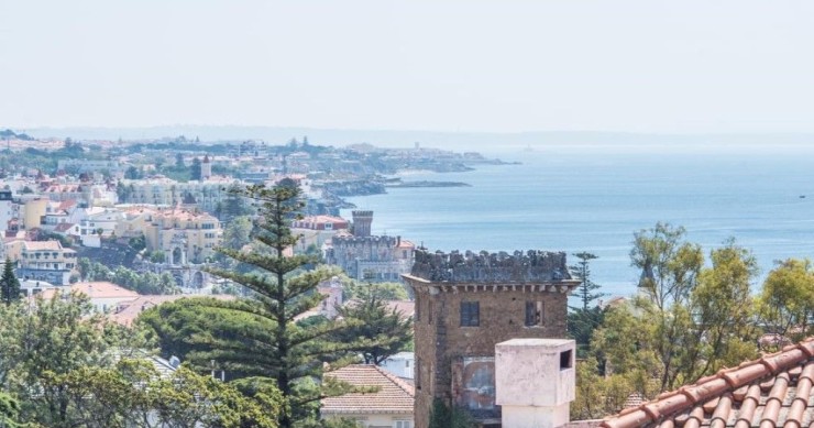 Ce bel appartement bénéficie d'une vue imprenable sur la mer