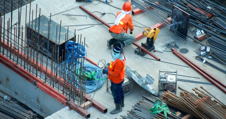Pandemia tira mais de 1.000 euros por mês aos profissionais da construção civil