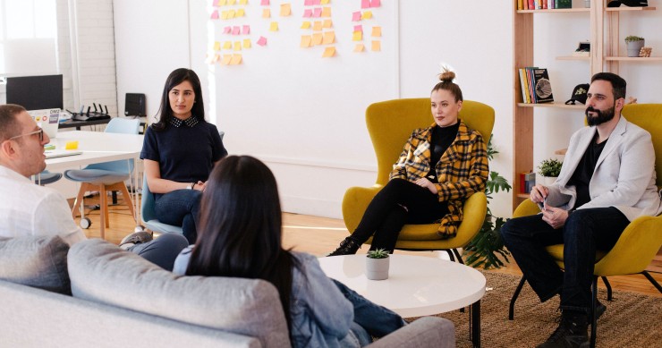 Voltar ao escritório? Colaboradores até 35 anos são os que têm mais vontade