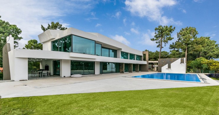 This modern mansion is for sale in Portugal