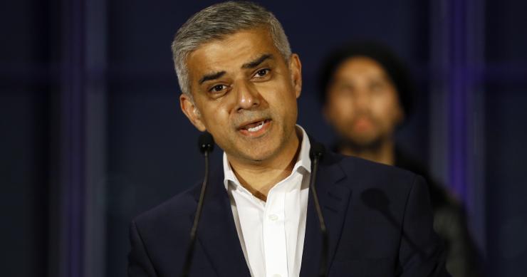 Autarca de Londres pede congelamento das rendas para evitar despejos em massa