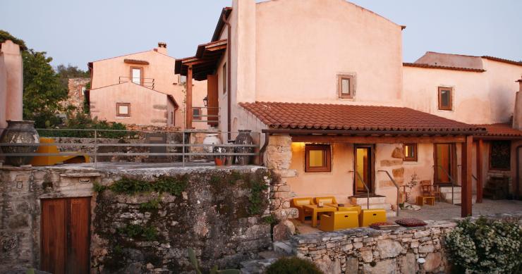 Uma aldeia inteira que é uma “casa” e um paraíso seguro em tempos de pandemia: esta é a Villa Pedra