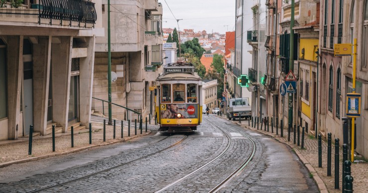 Lista de estabelecimentos que podem estar abertos e quais têm de fechar no confinamento