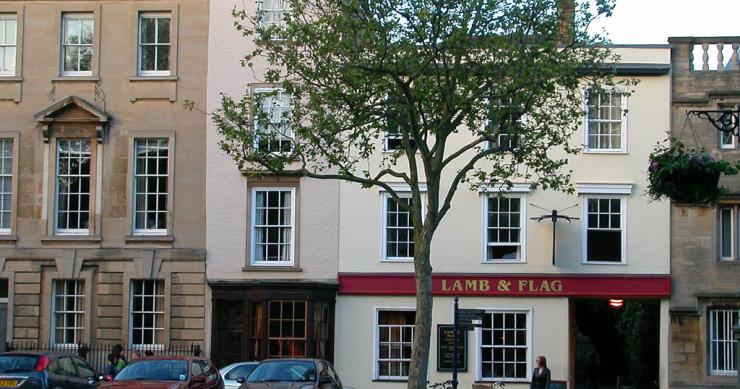 Pub histórico de Oxford fecha aos 450 anos vítima da Covid-19