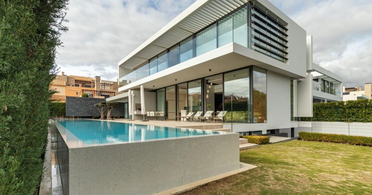 Cette villa moderne est à vendre au Portugal