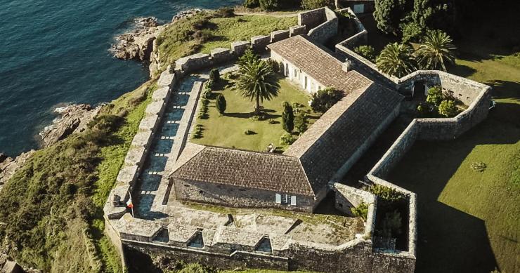 Viver um sonho numa fortaleza junto ao mar - esta casa está à venda na Galiza