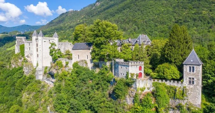 Viver como um rei numa fortaleza francesa do século IX por 4,25 milhões