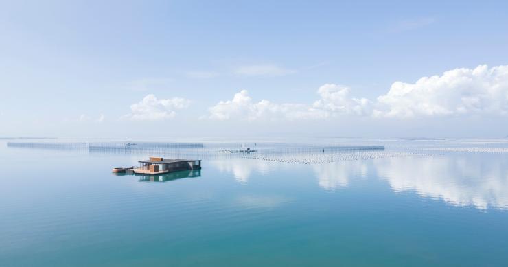 Um espetacular alojamento flutuante na China para estar isolado de tudo